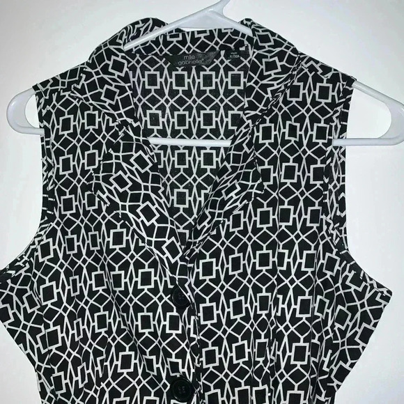 Mlle Gabrielle Belted Button Up Dress - Picture 7 of 7